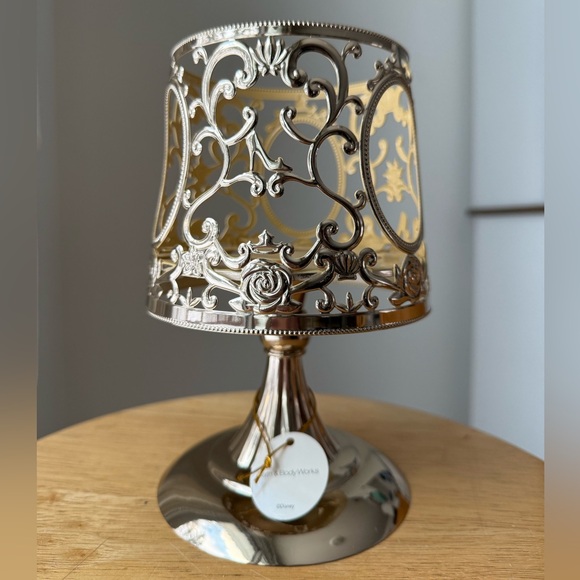 Bath & Body Works Disney Princess Royal Lamp 3-Wick Candle Holder- NWT - Picture 3 of 10